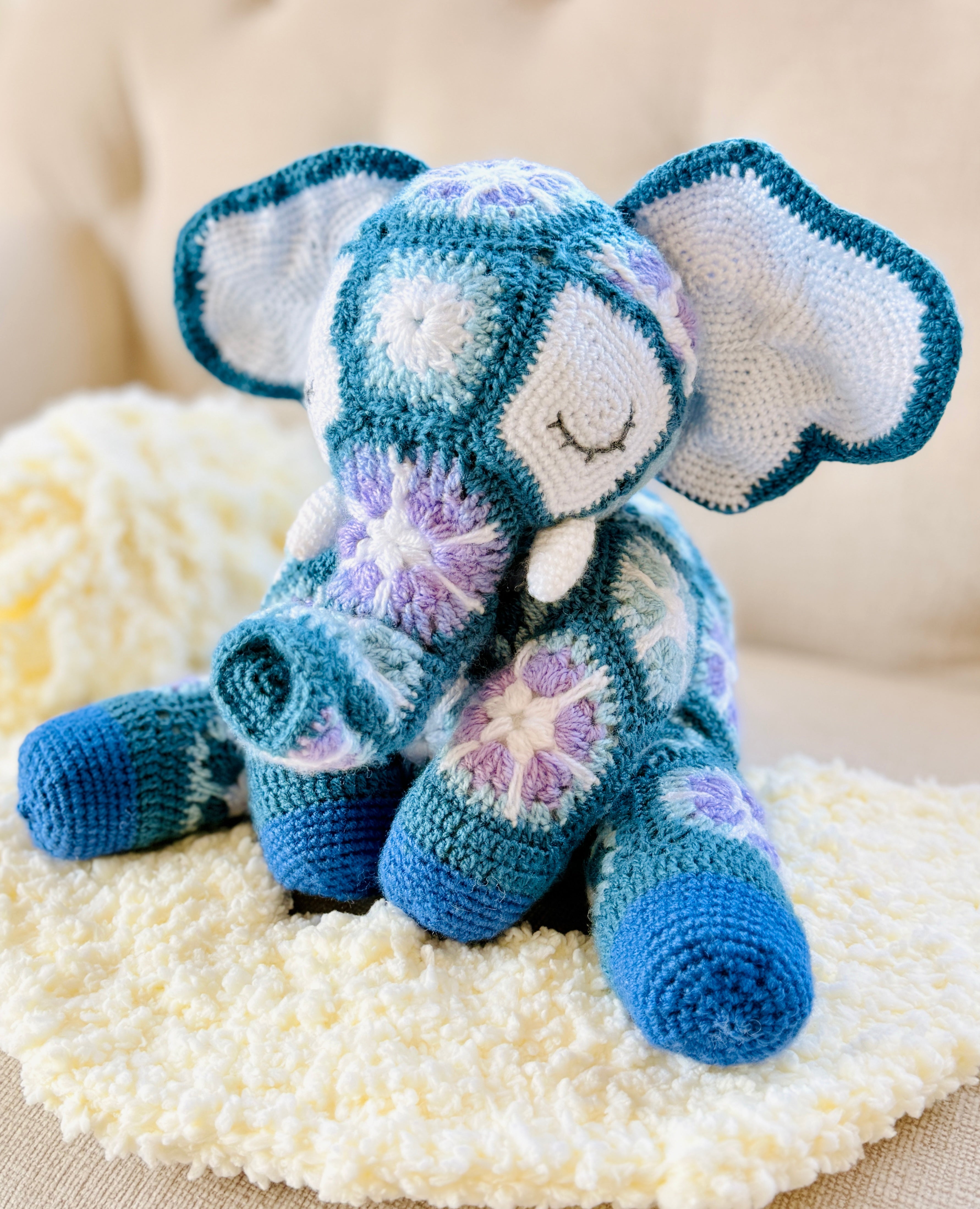 Modèle de crochet Éléphant en fleurs africaines