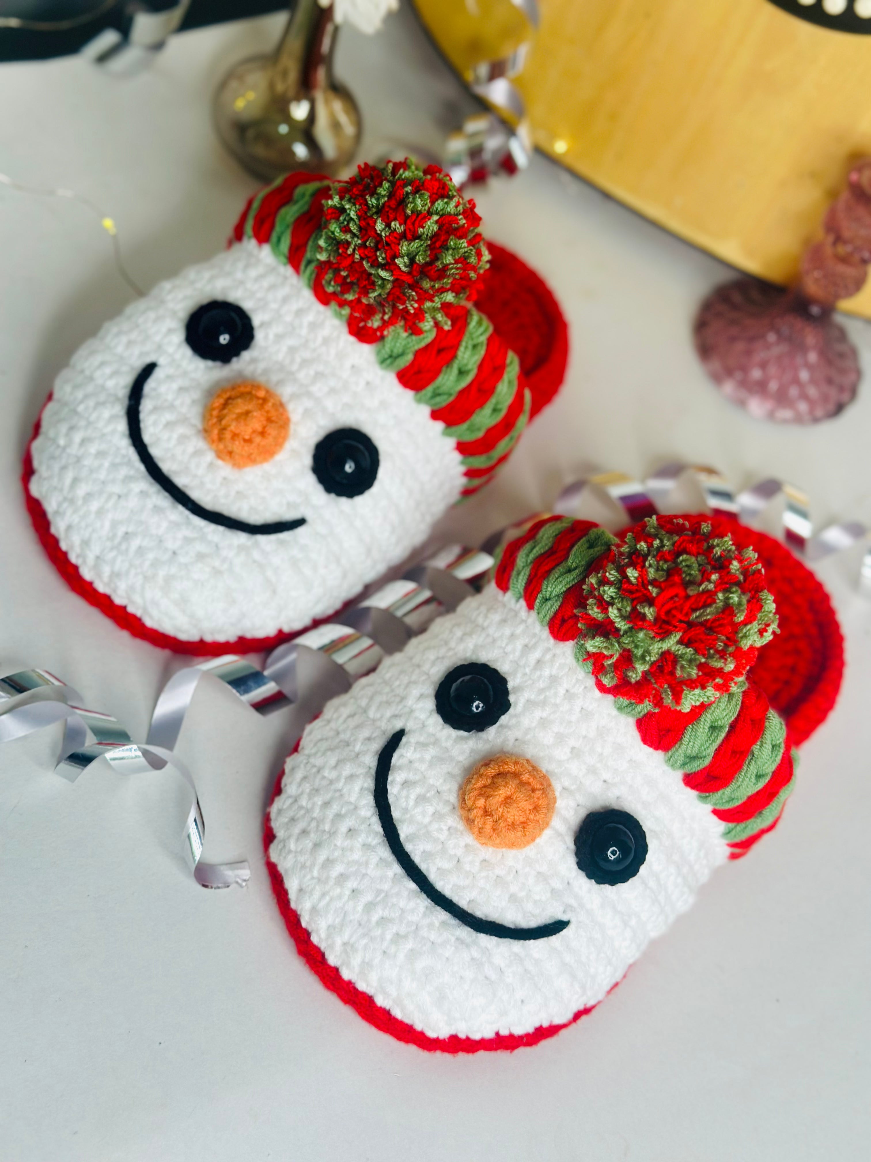 Modèle de crochet : Chaussons Bonhomme de Neige de Noël