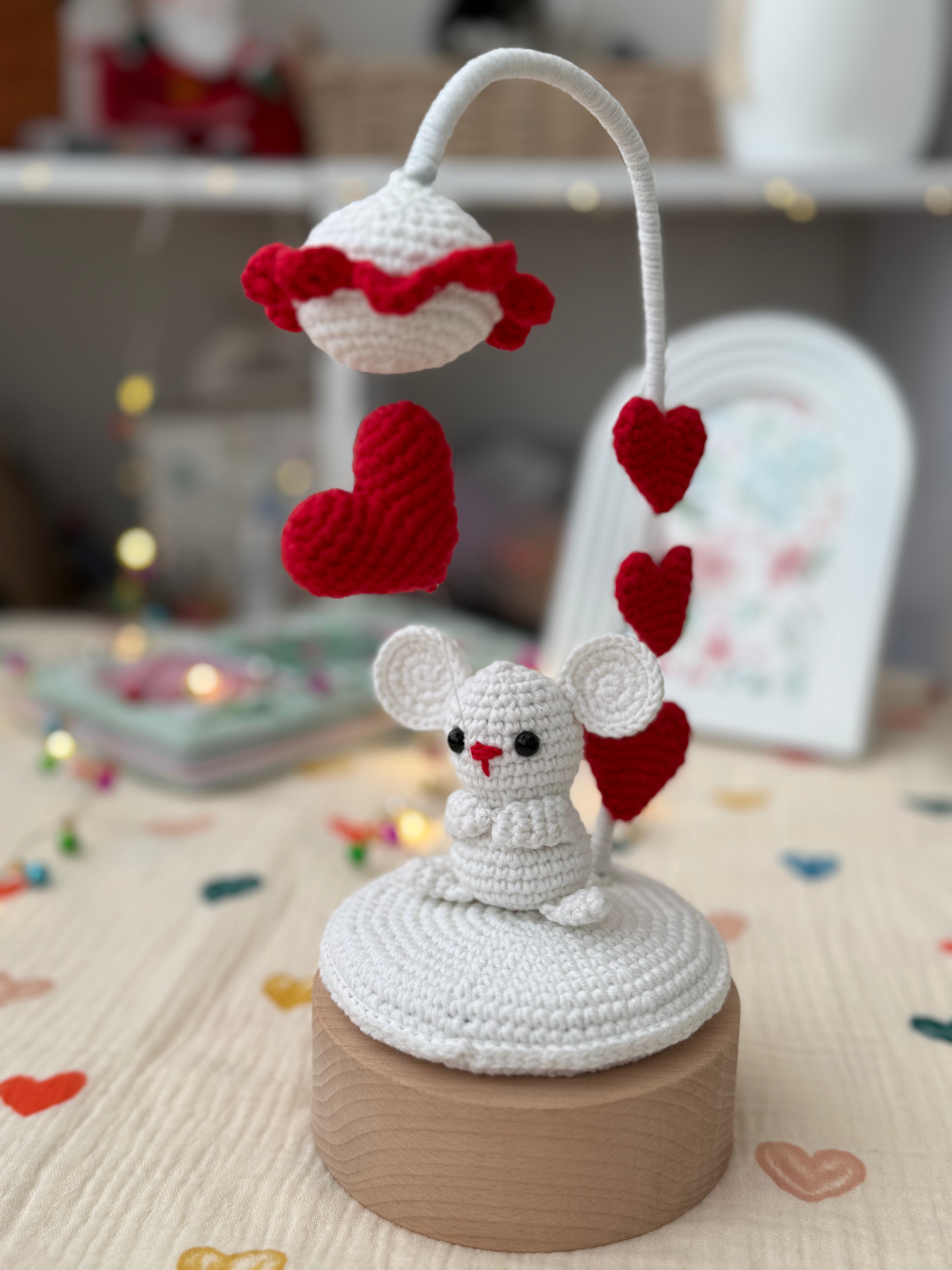Modèle Crochet : La Souris au Cœur en Lévitation