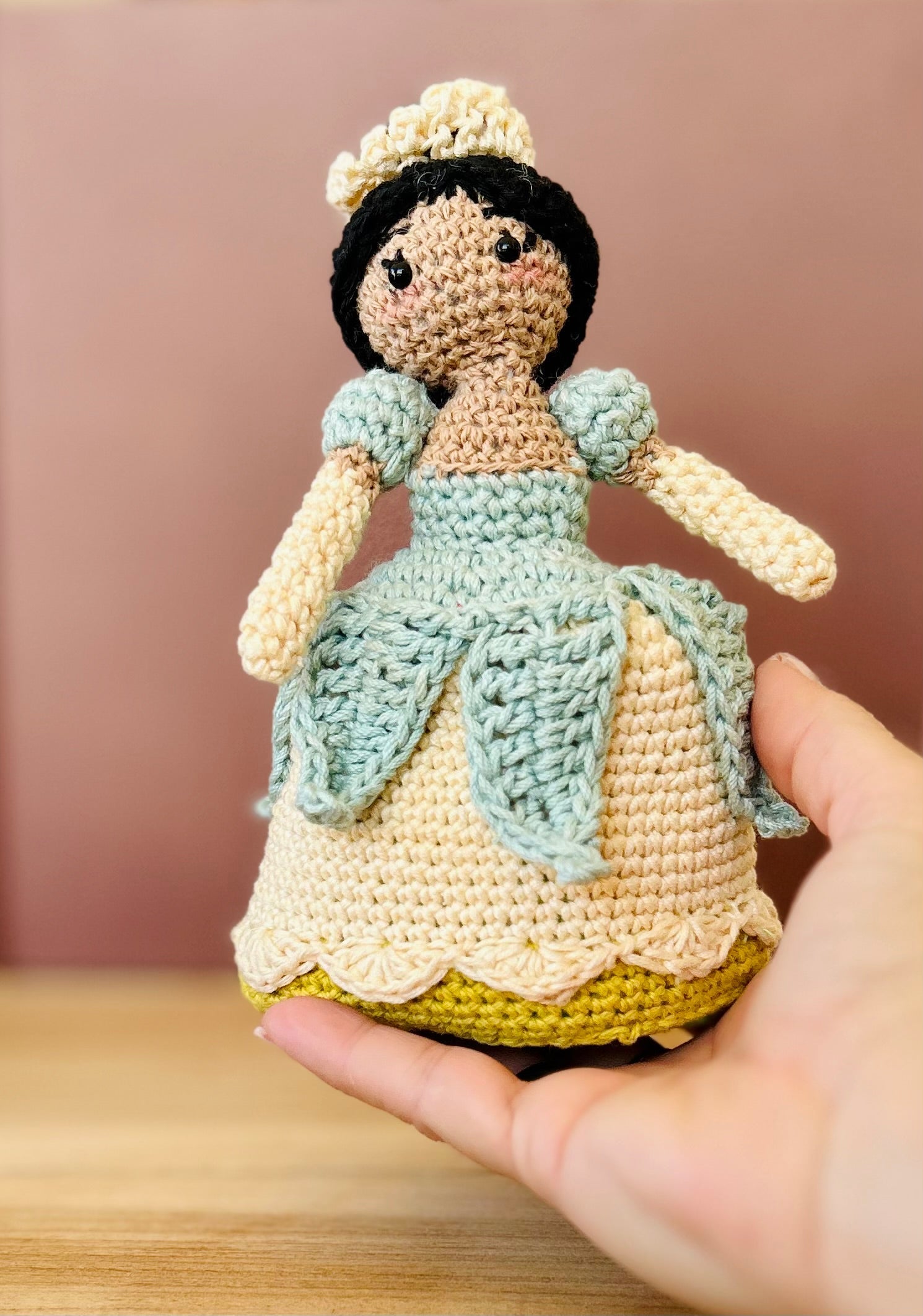 Modèle de Crochet : Amigurumi Réversible de Grenouille et Princesse