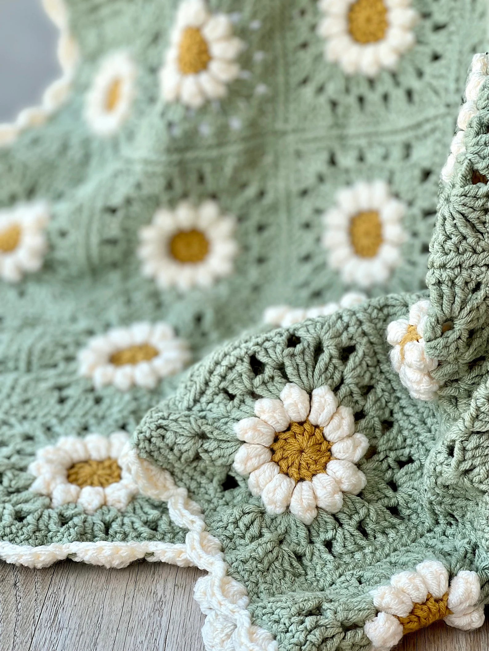 Modèle de Crochet : couverture Granny Square à fleurs marguerites