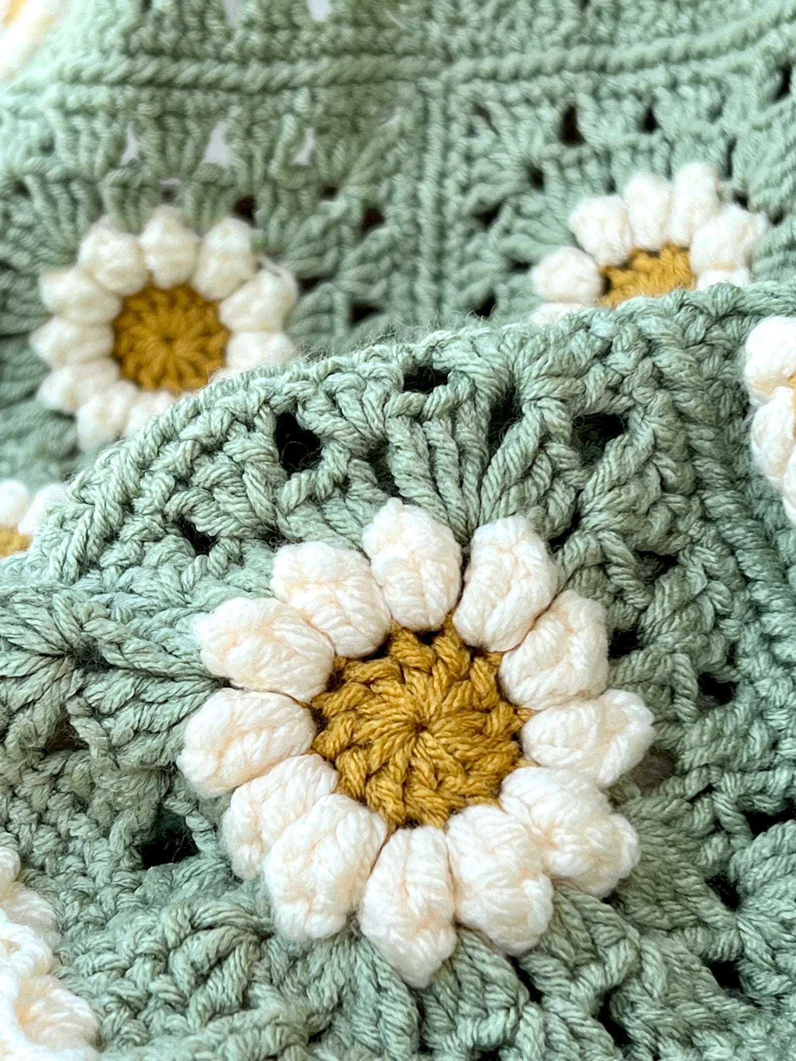 Modèle de Crochet : couverture Granny Square à fleurs marguerites